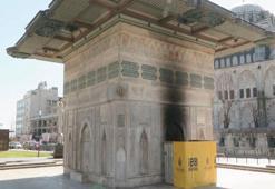 İstanbul'un simgesinde gece yarısı gizemli ateş! Failin kimliği şoke etti: 'Bu ilk değil defalarca kez yaktılar'