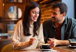İlk randevuda bunu yapıyorsa arkanıza bakmadan kaçın! İşte ilişkiyi bitiren 5 'red flag'