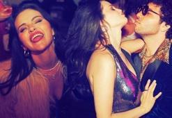 Selena Gomez ve Benny Blanco’nun parti kareleri sosyal medyayı salladı