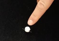 Yediği leblebiden metal parçası çıktı