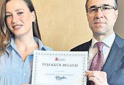 Serenay Sarıkaya’ya Vergi Haftası’nda teşekkür belgesi