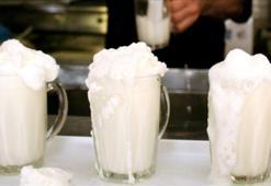 Bol köpüklü ayranın sırrı belli oldu! Meğer bu şekilde hazırlayınca lezzeti kat kat artıyormuş!