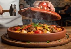 Odun ateşinde pişmiş gibi: Restoranlarda binlerce lira ödeniyor: Evde testi kebabı yapmanın en pratik yolu