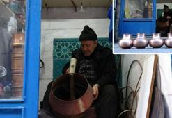 Bakırcılar Çarşısı'nın en yaşlısı konuştu! 85 yaşındaki çınar çekicini elinden düşürmüyor