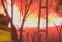 Tuzla'da 2 gecekondu alev alev yandı