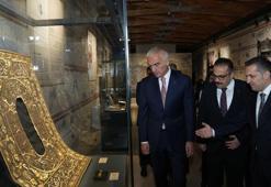 Osmanlı sultanlarının kutsal emanet hürmeti gün yüzüne çıktı! İki İznik çinisi yıllar sonra yeniden Türkiye'de