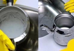 Çaydanlıkları ışıl ışıl parlatıyor! Sadece 2 malzeme kullanmak yetiyor: Matlığı geçirip kireci söküyor, yeni almış gibi yapıyor!