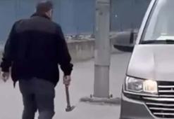 Motokuryeye çekiçle saldıracaktı! Kamerayı görünce geri vites yaptı: '180 bin lira ceza hayırlı olsun'