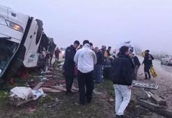Bayram sabahı kahreden kaza! Adana'da yolcu otobüsü devrildi: 2 ölü,19 yaralı
