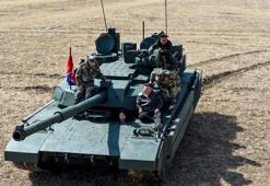 Dünya bu görüntüleri konuşuyor! Kuzey Kore lideri Kim Jong-un'un kızı tank başına geçti