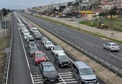 Tatil dönüşü İstanbul yolunda yoğunluk! Saat 01.00'e kadar kısıtlama geldi