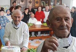 Asırlık çınar 102 yaşında! Hüseyin Dede'den gençlere taş çıkartan sağlık