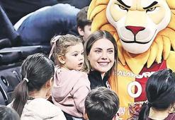 Küçük Mina'dan babasına destek