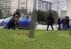 Pendik’te tepki çeken görüntüler! İki kadın çocukların önünde saç saça kavga etti