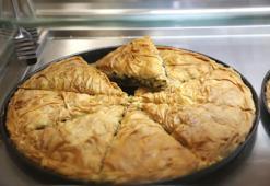 Hamur açma ve yoğurma derdi olmayan pratik tavada börek tarifi! Dışı çıtır çıtır içi yumuşacık oluyor