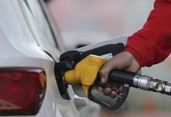 BENZİN VE MOTORİN NE KADAR OLDU? 30 MART AKARYAKTI FİYATLARINDA BÜYÜK DEĞİŞİM: FİYATLAR REKORA KOŞUYOR