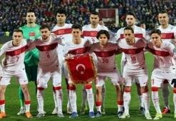 Ünlü isimlerden galibiyet sevinci: 'Sizinle gurur duyuyoruz'
