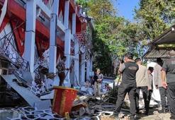 Endonezya beşik gibi sallandı! 7.4’lük deprem sonrası tsunami alarmı