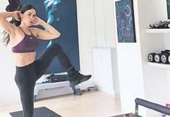 Zeynep Demirel bebeği Yasmin ile spor yaptı!