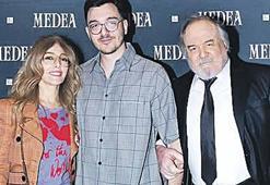 Eşini göklere çıkardı