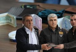 Servet değerinde çanta! İçinde 600 bin TL’lik altın vardı, sahibine ulaştırıldı