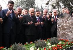 MHP lideri Bahçeli, Türkeş'in kabrini ziyaret etti