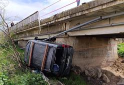 Bursa’da trafik kazasında 3 araç birbirine girdi, 1’i dereye uçtu: 4 yaralı