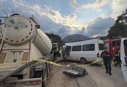 Burdur'da feci kaza! Minibüsle beton mikseri çarpıştı: 6 ölü, 4 yaralı