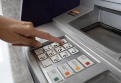 ATM'deki o tuşun gizemi çözüldü: Meğer sarı tuş aslında bu işe yarıyormuş!