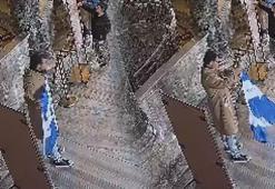 Ayasofya'da provokasyon girişimi! Bayrak açıp video çeken 2 kişi tutuklandı
