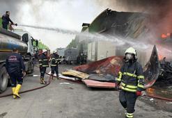 Geri dönüşüm fabrikasında yangın: Patlama sesleri de duyuldu