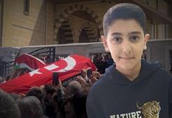 Arkadaşı şarjör değiştirince kurtuldu! Kerem ön sıradaydı, kaçamadı
