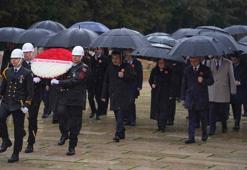 Bakan Tekin, 23 Nisan Ulusal Egemenlik ve Çocuk Bayramı dolayısıyla Anıtkabir’i ziyaret etti