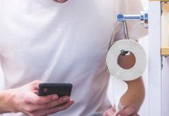 Tuvalete telefonla girerken 2 kere düşünün! Meğer perde arkasında bilmediğimiz zararları varmış