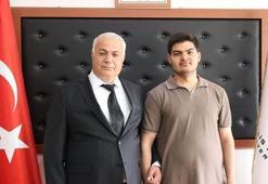 Sabah temizlik yapıyor, akşam geleceğini kuruyor! Emrullah'ın hikayesi duyanları etkiliyor