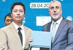 Türkiye’ye yatırım yapan 22 firmaya turkuaz kart