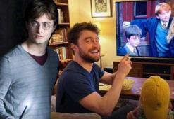 Daniel Radcliffe’ten gülümseten anlar! Oğluyla Harry Potter izledi