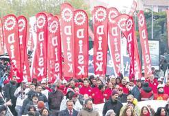 İşçi ve emekçiler meydanlardaydı