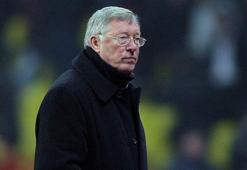 Sir Alex Ferguson, hastaneye kaldırıldı