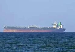 BAE açıklarında bir tanker bilinmeyen bir cisimle vuruldu!