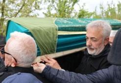 Oyuncu Mehmet Aslantuğ, annesini son yolculuğuna uğurladı