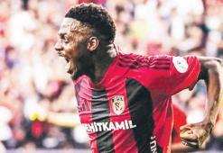 Kartal'da hedef Bayo