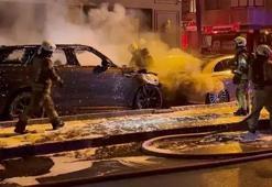 Kadıköy’de oto galeride korkutan yangın! 4 araç kullanılamaz hale geldi