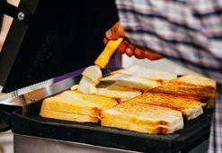 Kaşarı uzayıp giden, dışı nar gibi kızaran tost! Kimsenin bilmediği bir püf noktası var