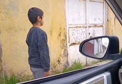 İstiklal Marşı’na yolda eşlik eden Emre’ye ödül