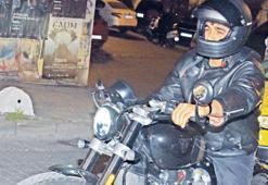 Mert Ramazan Demir motosikletle Cihangir turunda