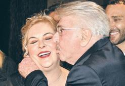 Erdal Özyağcılar, Pelin Karahan'a kızdı, Nurseli İdiz'i öptü