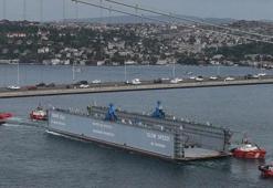 İstanbul Boğazı'nda gemi trafiği çift yönlü askıya alındı: Drone saldırısına uğrayan geminin geçişi sağlanacak