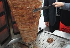 Usta dönerci tavuk dönerin en yenmemesi gereken yerini gösterdi! Sosyal medyayı sallayan gizli gerçek: Meğer o kısmı tamamen...