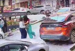 Sosyal medya fenomeni trafikte tartıştığı kadına kafa attı